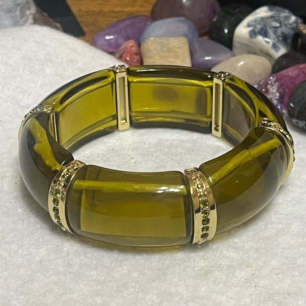 Vintage Translucent Green Bracelet - Picture 10 of 10